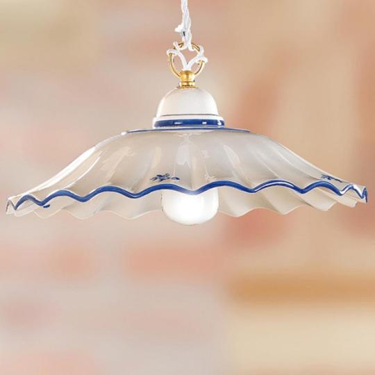 klasicka elegantna mediteranska modra malovana keramicka zavesna lampa osvetlenie nastavitelny reflektor kuchyna cisty obyvacka vidiek tramy dom country porcelanova obcianska keramicka talianska toskanska vlnita kapucna vidiecka zlata med.jpg